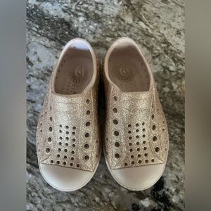 Native Shoes size 7 girls in Gold Sparkle